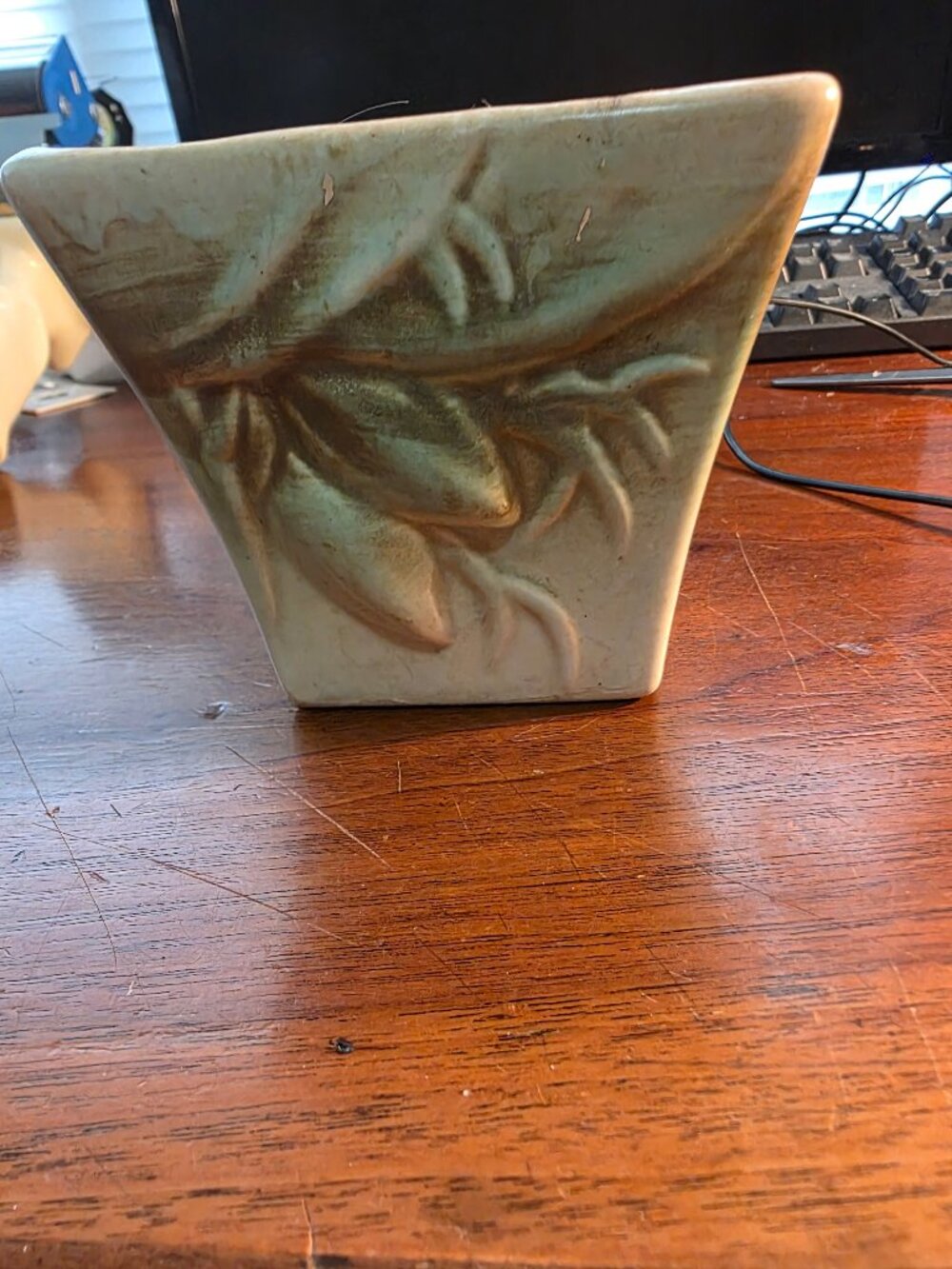 McCOY 1945 RUSTIC LINE FIG LEAF PLANTER CREAM ROWN GREEN 4" TALL